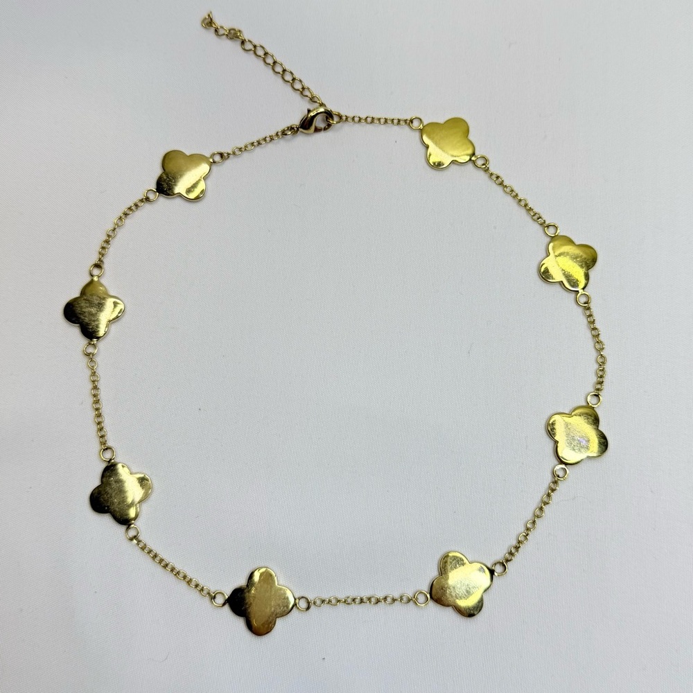 Elegant Gold Clover Necklace